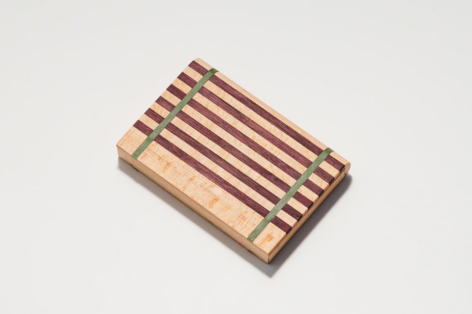 クルミ材、非常に美しい木製刺繍+銅片のデザイン。 クルミ材、非常に美しい木製刺繍+銅片のデザイン。