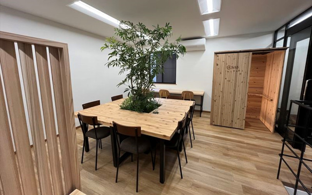 【キイノクス オフィス導入事例】働きやすい環境を目指した木質化リノベーション「新興建築サービス」