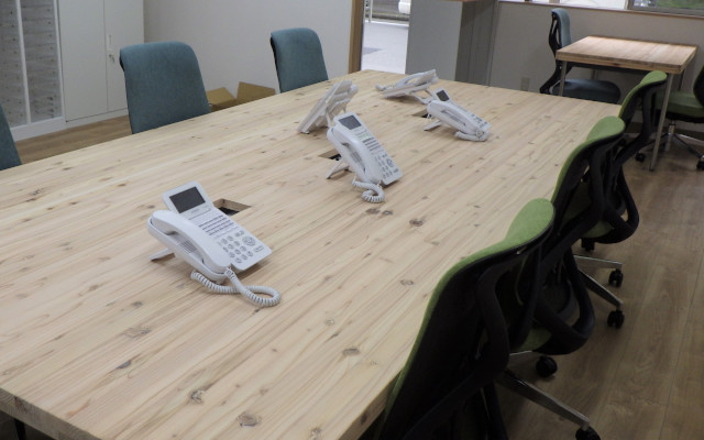 【キイノクス オフィス導入事例】社員のコミュニケーションが活性化。一枚木のデスクで令和のオフィスに「太平電機」